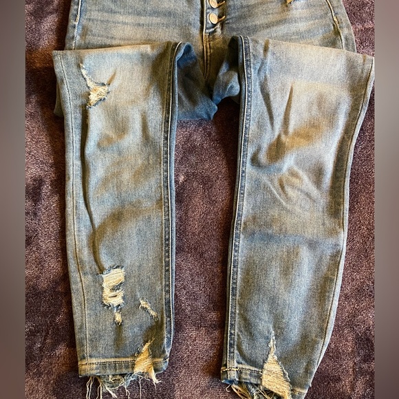 BRAND NEW Vervet Distressed Straight Leg Jeans - Picture 4 of 11